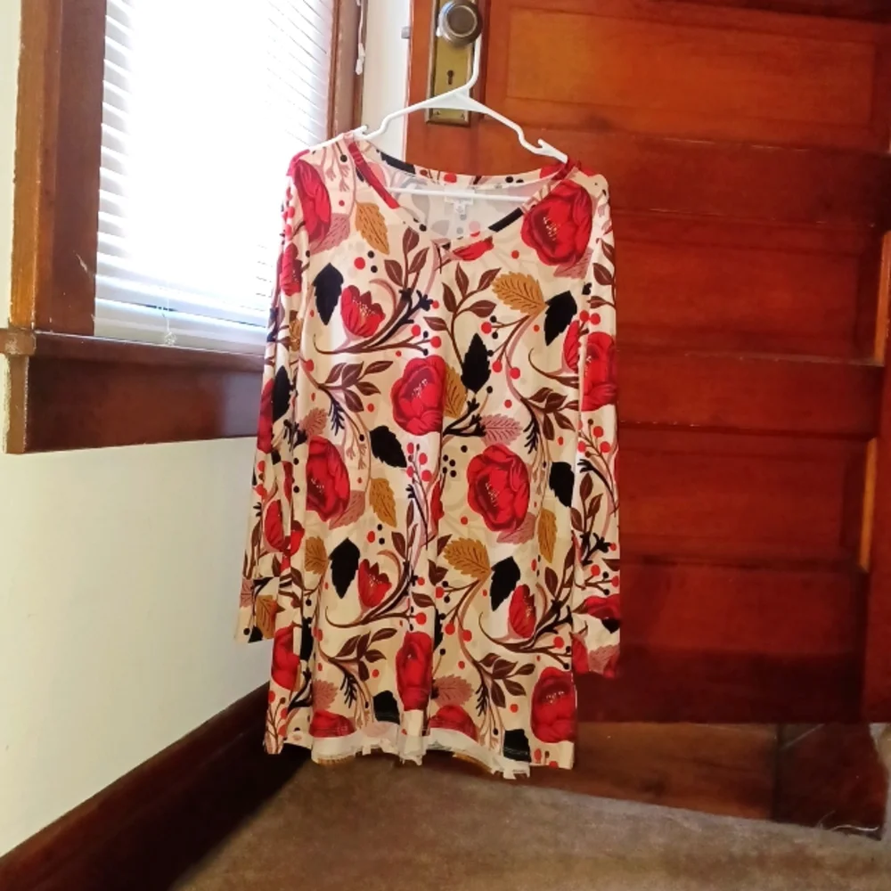 Lularoe Elizabeth tunic - Picture 1 of 5